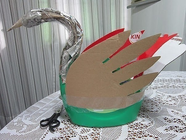 Лебедь из пластиковой бутылки