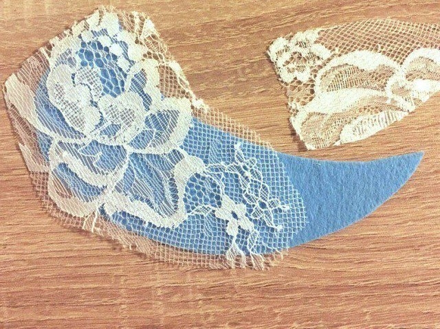 Простой съёмный воротничок из фетра с кружевом