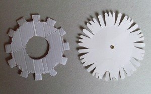 Цветочки из ниток, цветы на луме и ее заменителе из картона