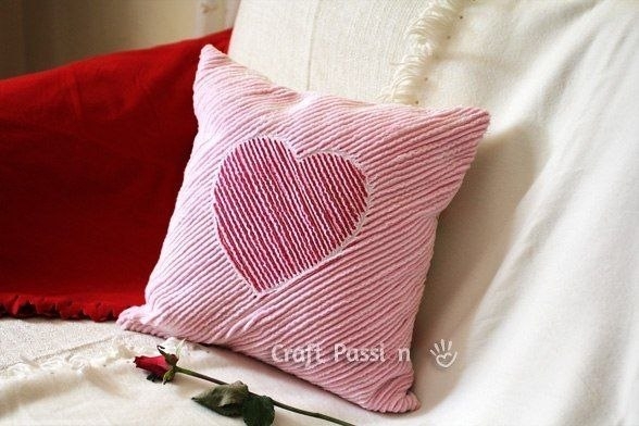 Подушечка с интересной фактурой. Это называется синель.