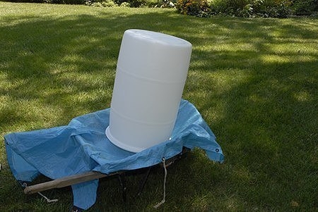 Декор садовой бочки