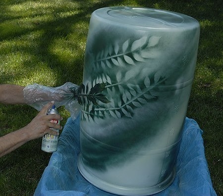 Декор садовой бочки