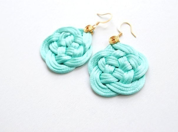 Плетение узелков счастья из шнуров