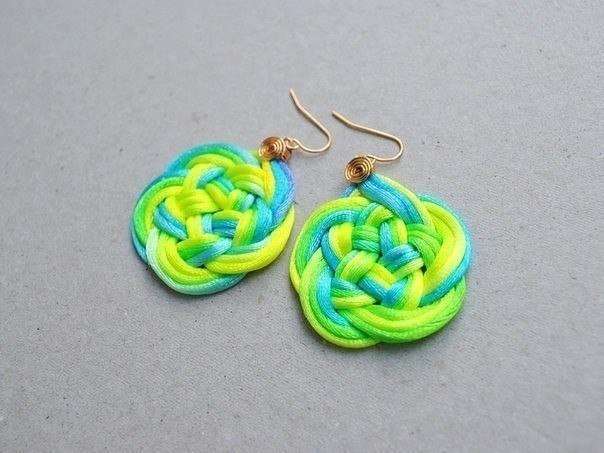 Плетение узелков счастья из шнуров