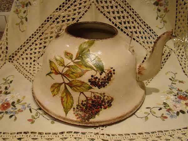 Декупаж старинного чайника