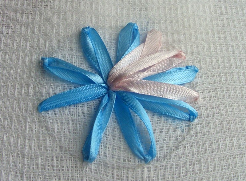 Вышивка атласными лентами