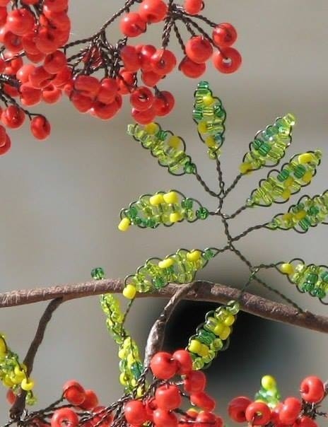 Рябина из бисера. Мастер-класс.