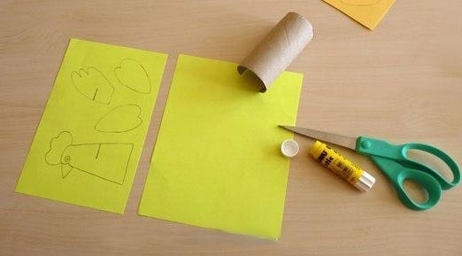 Курочка из втулки от туалетной бумаги