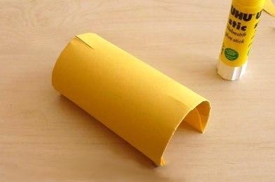 Курочка из втулки от туалетной бумаги