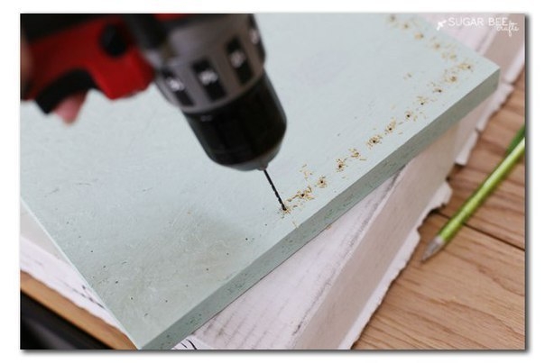 Радужное панно из ниток и гвоздей