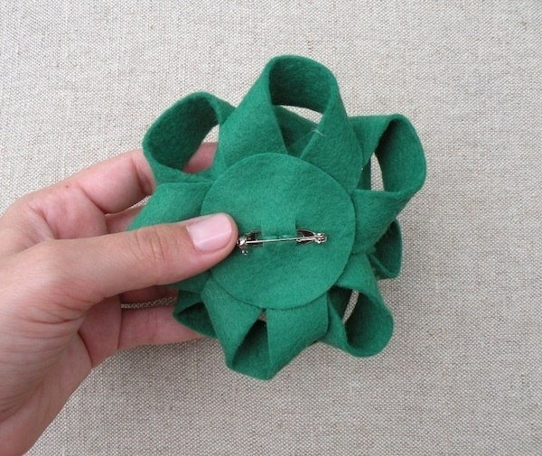 Простой бантик для украшения подарка