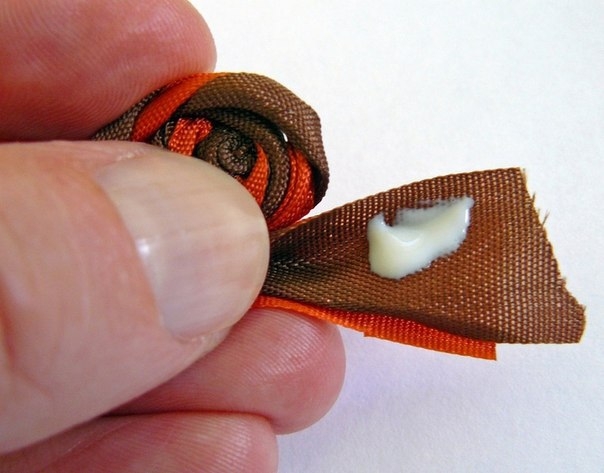 Бантик из лент для упаковки подарков