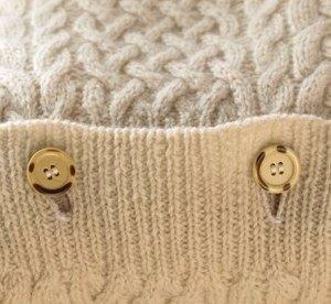 Подушка из старого свитера.