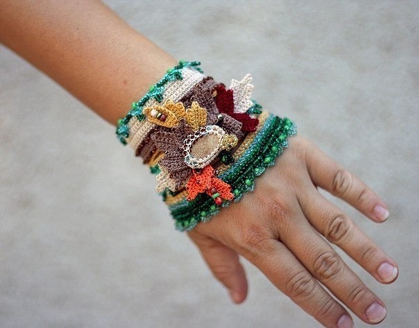 Вязаные браслетики. Идеи для вдохновения.