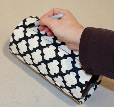 Органайзер для лент из банки от чипсов