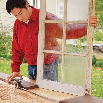 Парник из старой оконной рамы.