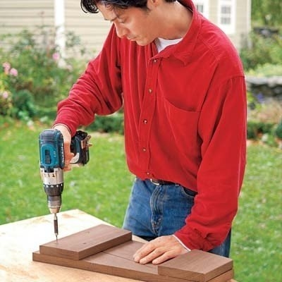 Парник из старой оконной рамы.