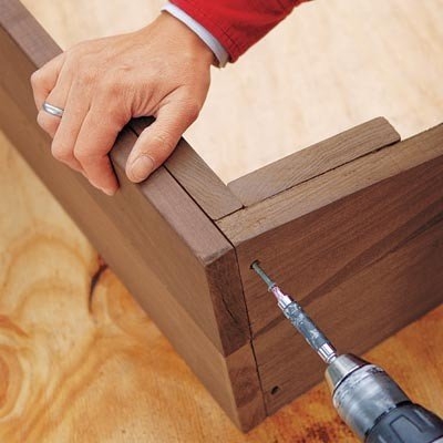 Парник из старой оконной рамы.