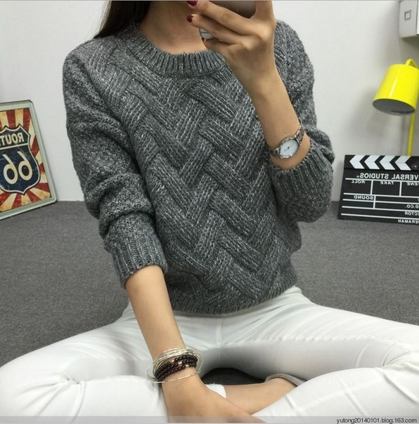 Пуловер с интересным узором