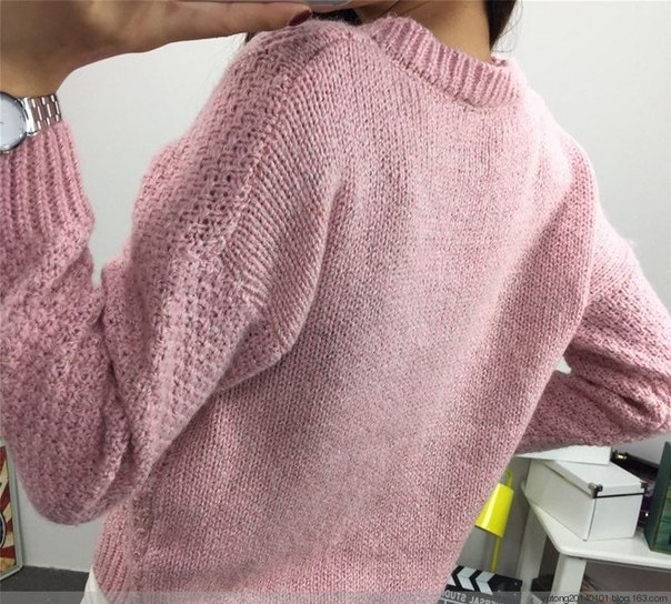 Пуловер с интересным узором