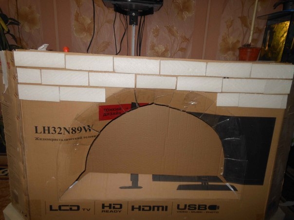 Фальш камин для новогодней фотосессии, из коробки от телевизора.