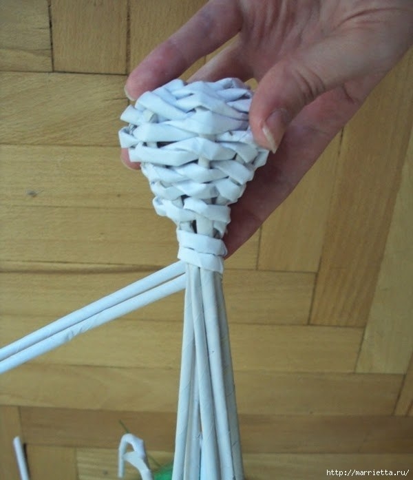 Аисты из газетных трубочек