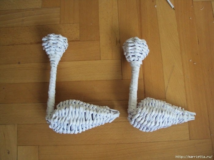 Аисты из газетных трубочек