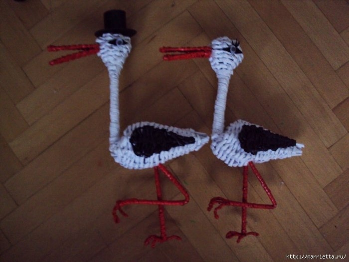Аисты из газетных трубочек
