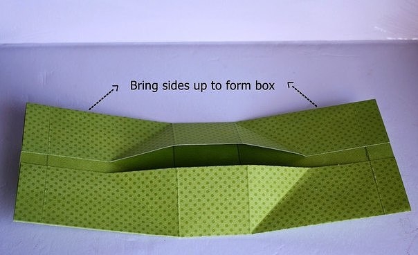 Бумажная коробочка