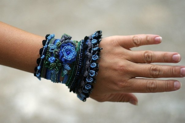 Вязаные браслетики