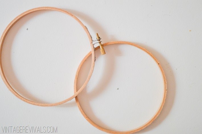 Красивый декор гигантскими помпонами