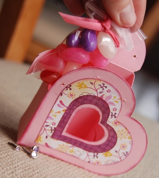 Коробочка-сердце для конфет.