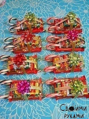 Саночки из сладостей к Новому году.