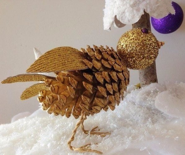 Птичка из сосновой шишки Птичка из сосновой шишки