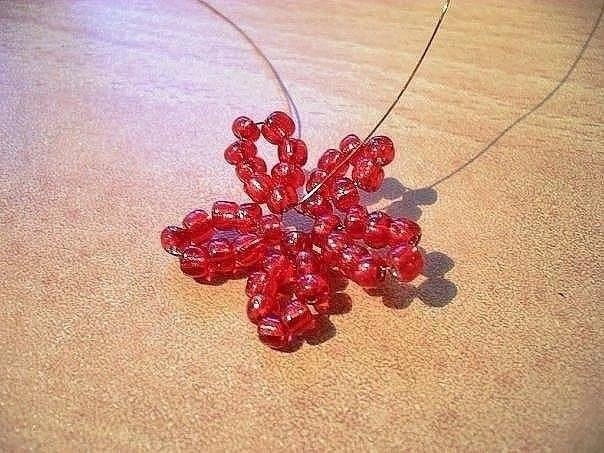 Малинка из бисера