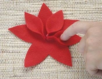 Рождественская пуансеттия из фетра