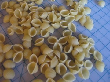 Снежинки из макарон