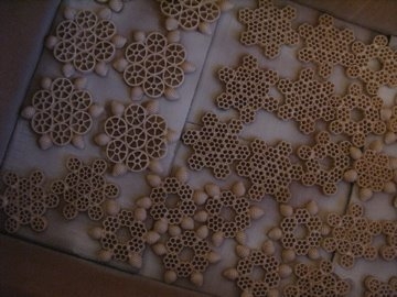 Снежинки из макарон