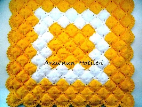 Пиксельные коврики и пледы крючком