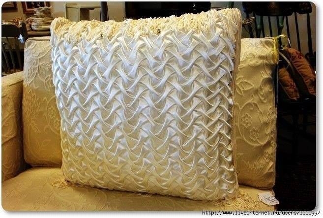 Декоративная подушка с буфами
