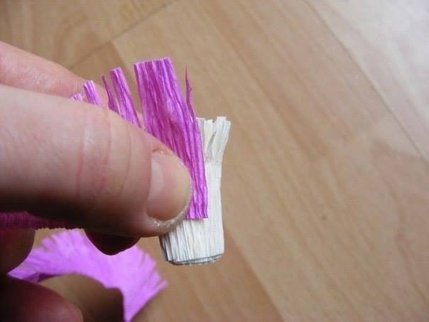 Герберы из гофрированной бумаги.