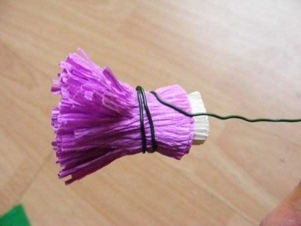 Герберы из гофрированной бумаги.