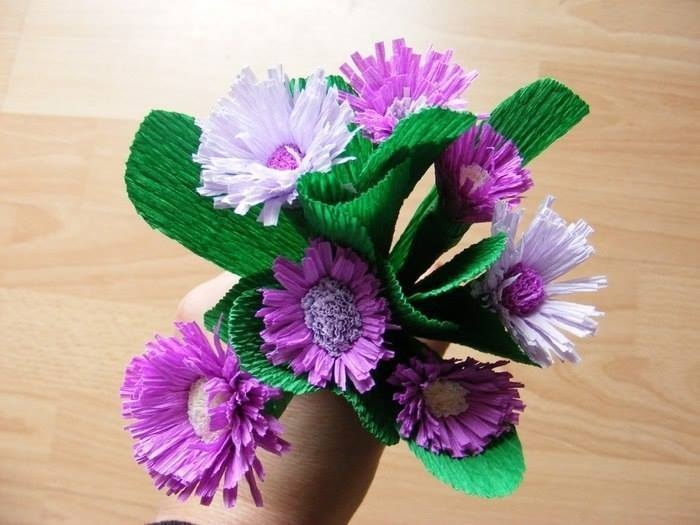 Герберы из гофрированной бумаги.