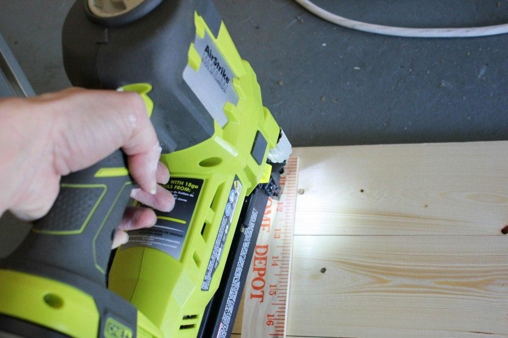 Снежинка из нитей и гвоздиков