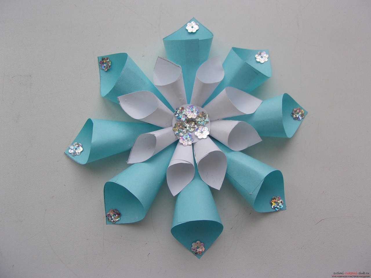 Снежинки из бумаги. Мастер-класс