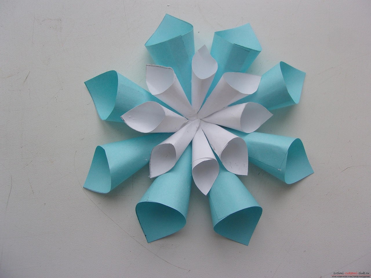 Снежинки из бумаги. Мастер-класс