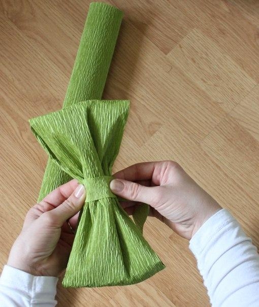 Бантики из гофрированной бумаги для праздничной гирлянды