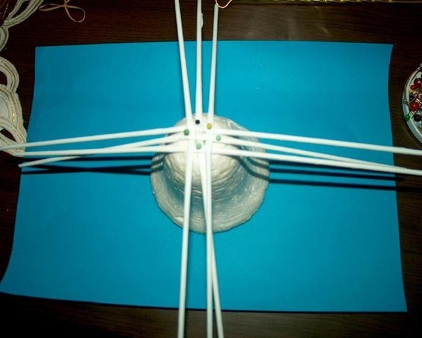 Колокольчик. МК по созданию новогодних украшений из газетных трубочек Колокольчик. МК по созданию новогодних украшений из газетных трубочек