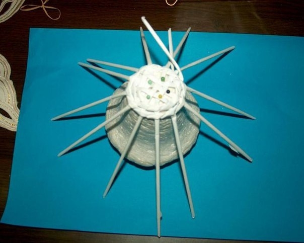 Колокольчик. МК по созданию новогодних украшений из газетных трубочек Колокольчик. МК по созданию новогодних украшений из газетных трубочек