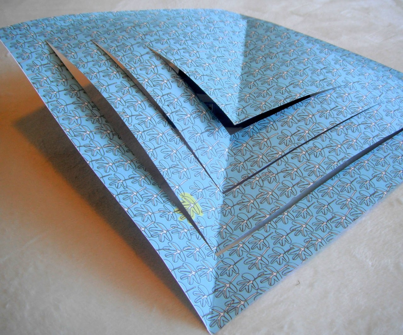 Как сделать красивую снежинку из бумаги